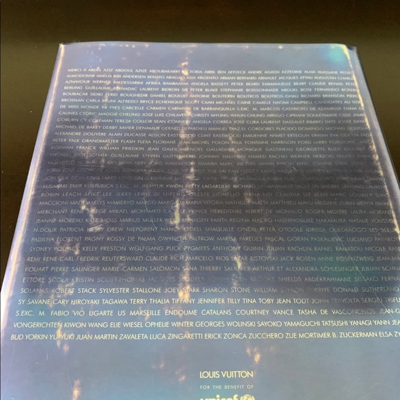 Louis Vuitton REBOUNDS coffee table Book - Picture 4 of 6